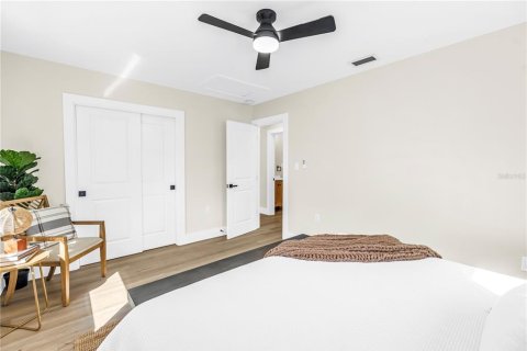 House in Saint Petersburg, Florida 3 bedrooms, 110 sq.m. № 2429449 - photo 28