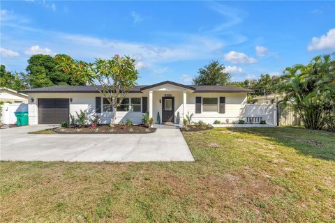House in Saint Petersburg, Florida 3 bedrooms, 110 sq.m. № 2429449 - photo 3