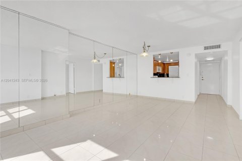 Copropriété à louer à Miami, Floride: 1 chambre, 80.64 m2 № 2145825 - photo 2