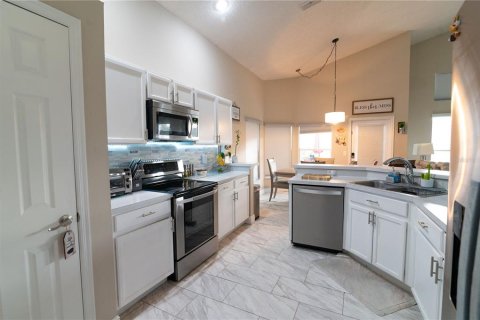 House in Davenport, Florida 5 bedrooms, 210.89 sq.m. № 1916034 - photo 9