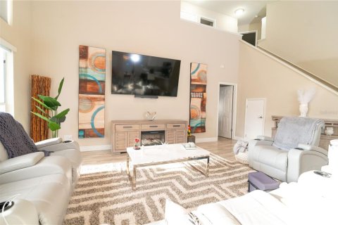 House in Davenport, Florida 5 bedrooms, 210.89 sq.m. № 1916034 - photo 5