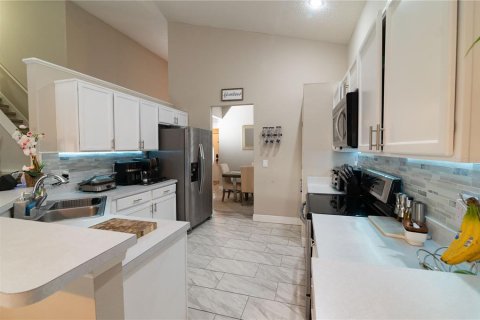 House in Davenport, Florida 5 bedrooms, 210.89 sq.m. № 1916034 - photo 8