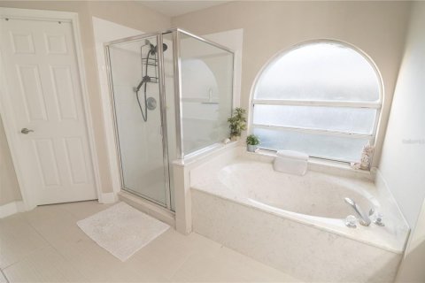 House in Davenport, Florida 5 bedrooms, 210.89 sq.m. № 1916034 - photo 15
