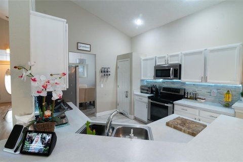 House in Davenport, Florida 5 bedrooms, 210.89 sq.m. № 1916034 - photo 4