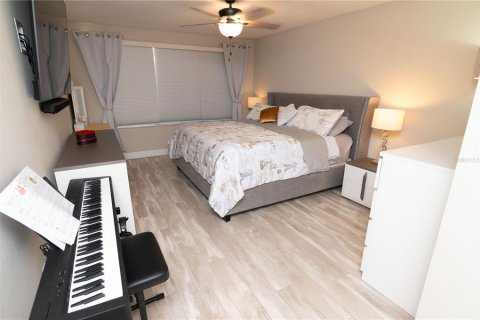 House in Davenport, Florida 5 bedrooms, 210.89 sq.m. № 1916034 - photo 27