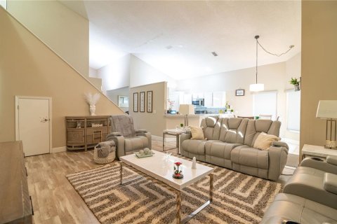 House in Davenport, Florida 5 bedrooms, 210.89 sq.m. № 1916034 - photo 7