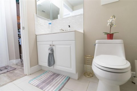 House in Davenport, Florida 5 bedrooms, 210.89 sq.m. № 1916034 - photo 26