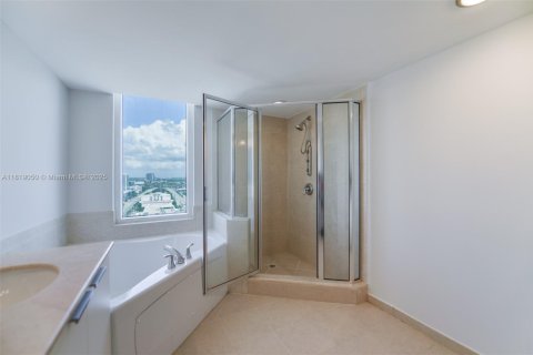 Купить кондоминиум в Санни-Айлс-Бич, Флорида 2 спальни, 132.2м2, № 2053116 - фото 17