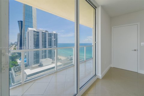 Купить кондоминиум в Санни-Айлс-Бич, Флорида 2 спальни, 132.2м2, № 2053116 - фото 15