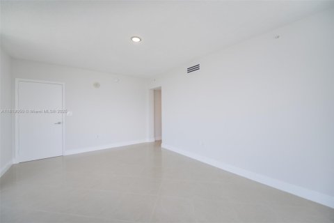 Купить кондоминиум в Санни-Айлс-Бич, Флорида 2 спальни, 132.2м2, № 2053116 - фото 14