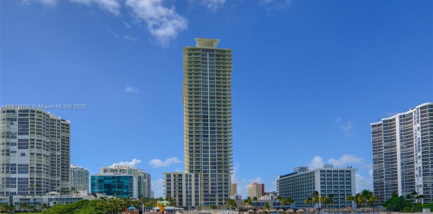 Кондоминиум с 2 спальнями в Санни-Айлс-Бич, Флорида № 2053116