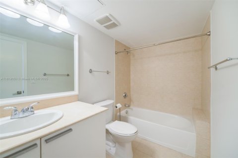 Купить кондоминиум в Санни-Айлс-Бич, Флорида 2 спальни, 132.2м2, № 2053116 - фото 26