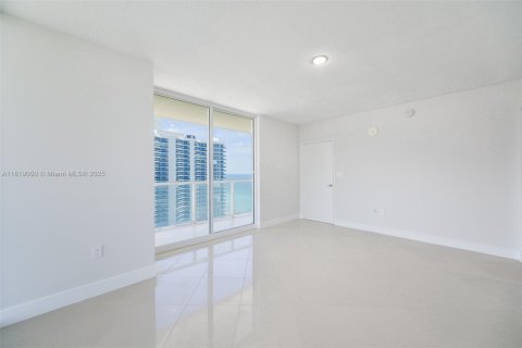 Купить кондоминиум в Санни-Айлс-Бич, Флорида 2 спальни, 132.2м2, № 2053116 - фото 13