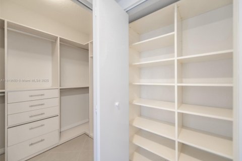 Купить кондоминиум в Санни-Айлс-Бич, Флорида 2 спальни, 132.2м2, № 2053116 - фото 20