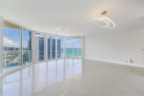 Купить кондоминиум в Санни-Айлс-Бич, Флорида 2 спальни, 132.2м2, № 2053116 - фото 4