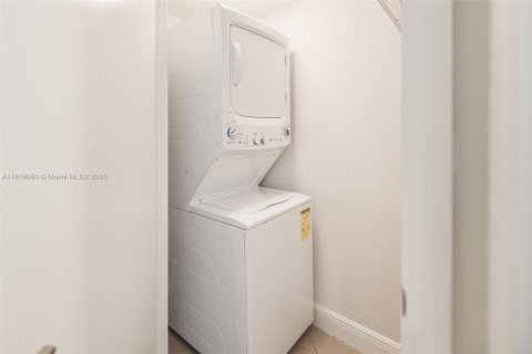 Купить кондоминиум в Санни-Айлс-Бич, Флорида 2 спальни, 132.2м2, № 2053116 - фото 29