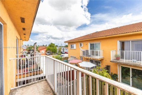 Condominio en alquiler en Hialeah, Florida, 2 dormitorios, 91.97 m2 № 1952168 - foto 7