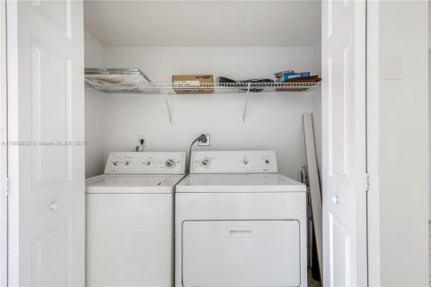 Condominio en alquiler en Hialeah, Florida, 2 dormitorios, 91.97 m2 № 1952168 - foto 18
