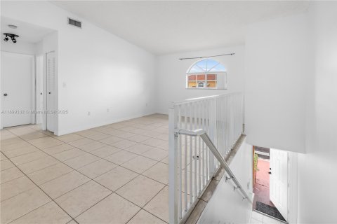 Condominio en alquiler en Hialeah, Florida, 2 dormitorios, 91.97 m2 № 1952168 - foto 10