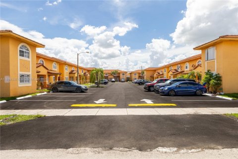 Condominio en alquiler en Hialeah, Florida, 2 dormitorios, 91.97 m2 № 1952168 - foto 5