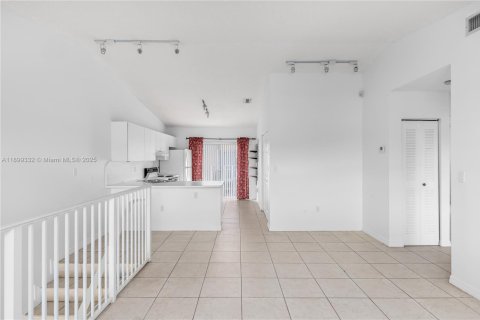 Condominio en alquiler en Hialeah, Florida, 2 dormitorios, 91.97 m2 № 1952168 - foto 11