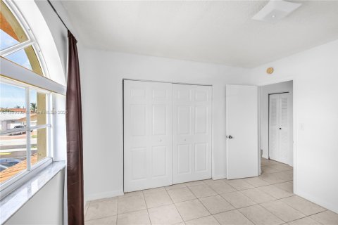 Condominio en alquiler en Hialeah, Florida, 2 dormitorios, 91.97 m2 № 1952168 - foto 21