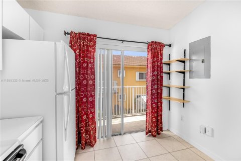 Condominio en alquiler en Hialeah, Florida, 2 dormitorios, 91.97 m2 № 1952168 - foto 17
