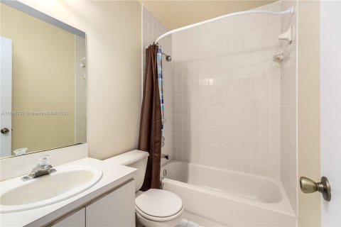 Condominio en alquiler en Hialeah, Florida, 2 dormitorios, 91.97 m2 № 1952168 - foto 24