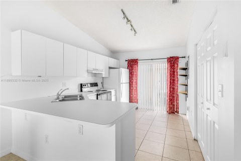 Condominio en alquiler en Hialeah, Florida, 2 dormitorios, 91.97 m2 № 1952168 - foto 15