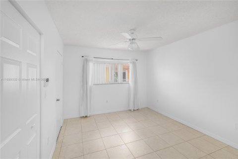 Condominio en alquiler en Hialeah, Florida, 2 dormitorios, 91.97 m2 № 1952168 - foto 22