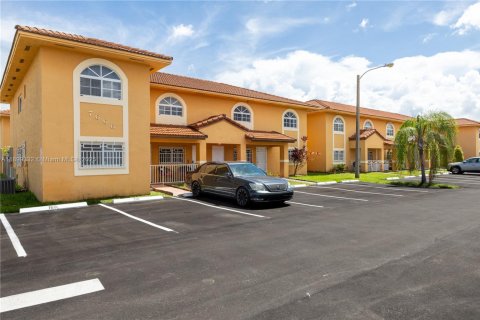 Condominio en alquiler en Hialeah, Florida, 2 dormitorios, 91.97 m2 № 1952168 - foto 4
