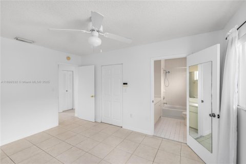 Condominio en alquiler en Hialeah, Florida, 2 dormitorios, 91.97 m2 № 1952168 - foto 23