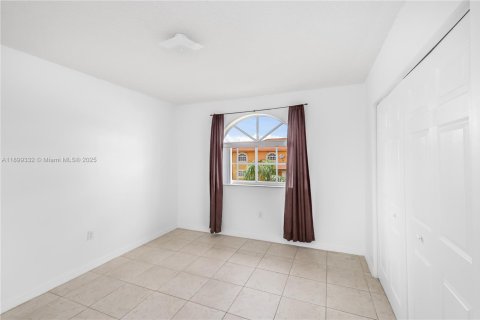 Condominio en alquiler en Hialeah, Florida, 2 dormitorios, 91.97 m2 № 1952168 - foto 20