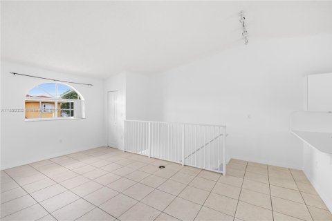 Condominio en alquiler en Hialeah, Florida, 2 dormitorios, 91.97 m2 № 1952168 - foto 14