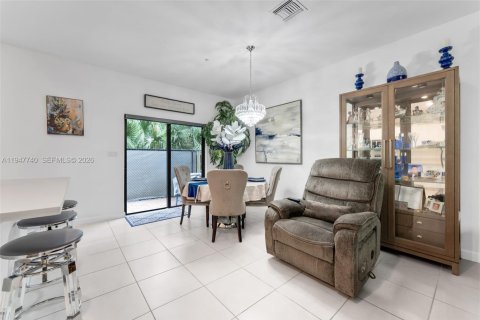 Adosado en venta en Pembroke Pines, Florida, 3 dormitorios, 146.79 m2 № 2007425 - foto 10