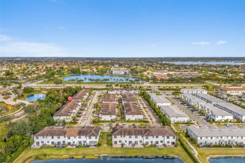 Adosado en venta en Pembroke Pines, Florida, 3 dormitorios, 146.79 m2 № 2007425 - foto 27