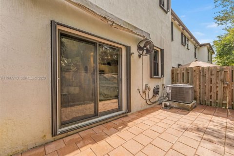 Adosado en venta en Pembroke Pines, Florida, 3 dormitorios, 146.79 m2 № 2007425 - foto 14