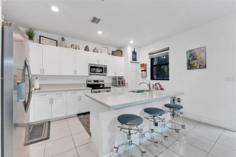 Adosado en venta en Pembroke Pines, Florida, 3 dormitorios, 146.79 m2 № 2007425 - foto 11