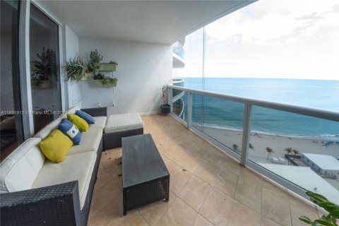 Condo in Sunny Isles Beach, Florida, 2 bedrooms  № 2060198 - photo 7