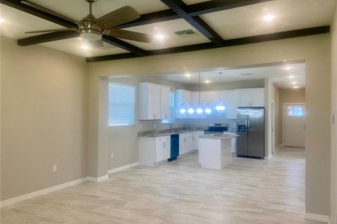 House in Sebring, Florida 3 bedrooms, 129.41 sq.m. № 1313612 - photo 3