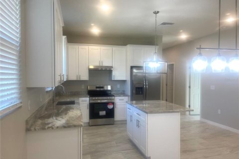 House in Sebring, Florida 3 bedrooms, 129.41 sq.m. № 1313612 - photo 5