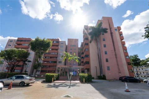 Copropriété à louer à Miami, Floride: 2 chambres, 81.94 m2 № 1974559 - photo 1