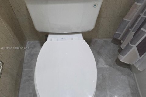 Condominio en alquiler en Miami, Florida, 2 dormitorios, 81.94 m2 № 1974559 - foto 19