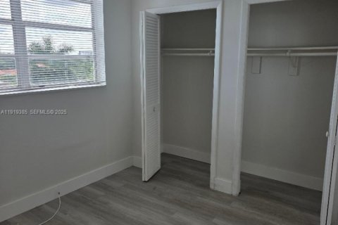 Condominio en alquiler en Miami, Florida, 2 dormitorios, 81.94 m2 № 1974559 - foto 16