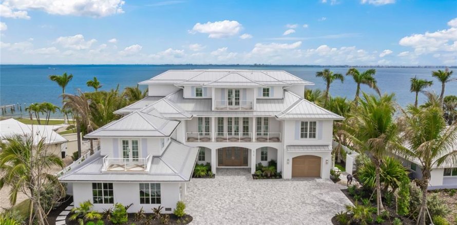 House in Holmes Beach, Florida 5 bedrooms, 495.35 sq.m. № 1620651