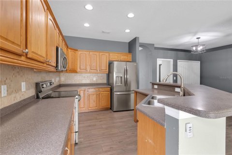 House in Land O' Lakes, Florida 4 bedrooms, 174.1 sq.m. № 1659145 - photo 4