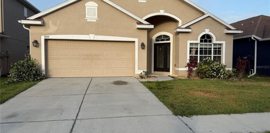 House in Land O' Lakes, Florida 4 bedrooms, 174.1 sq.m. № 1659145