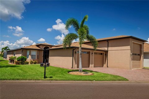 Casa en venta en Lake Wales, Florida, 2 dormitorios, 216.28 m2 № 1918518 - foto 1