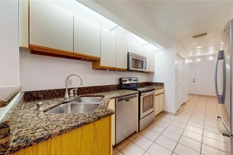 Townhouse in Tampa, Florida 3 bedrooms, 165.55 sq.m. № 1910314 - photo 13