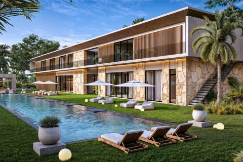 House in Miami, Florida 6 bedrooms, 1128.95 sq.m. № 1704619 - photo 1